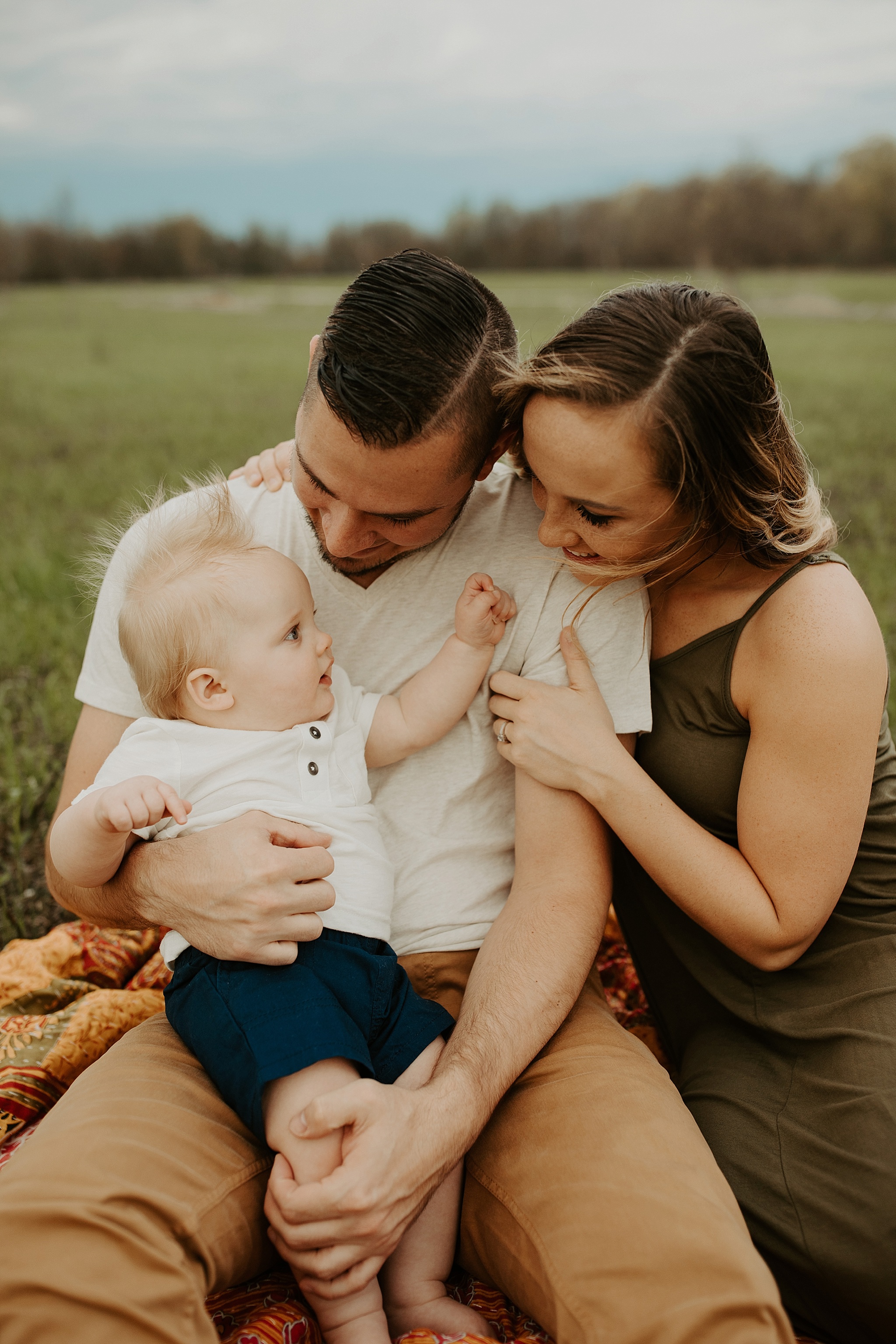 Earthy tone Spring Family Session. Chicagoland Family Photographer