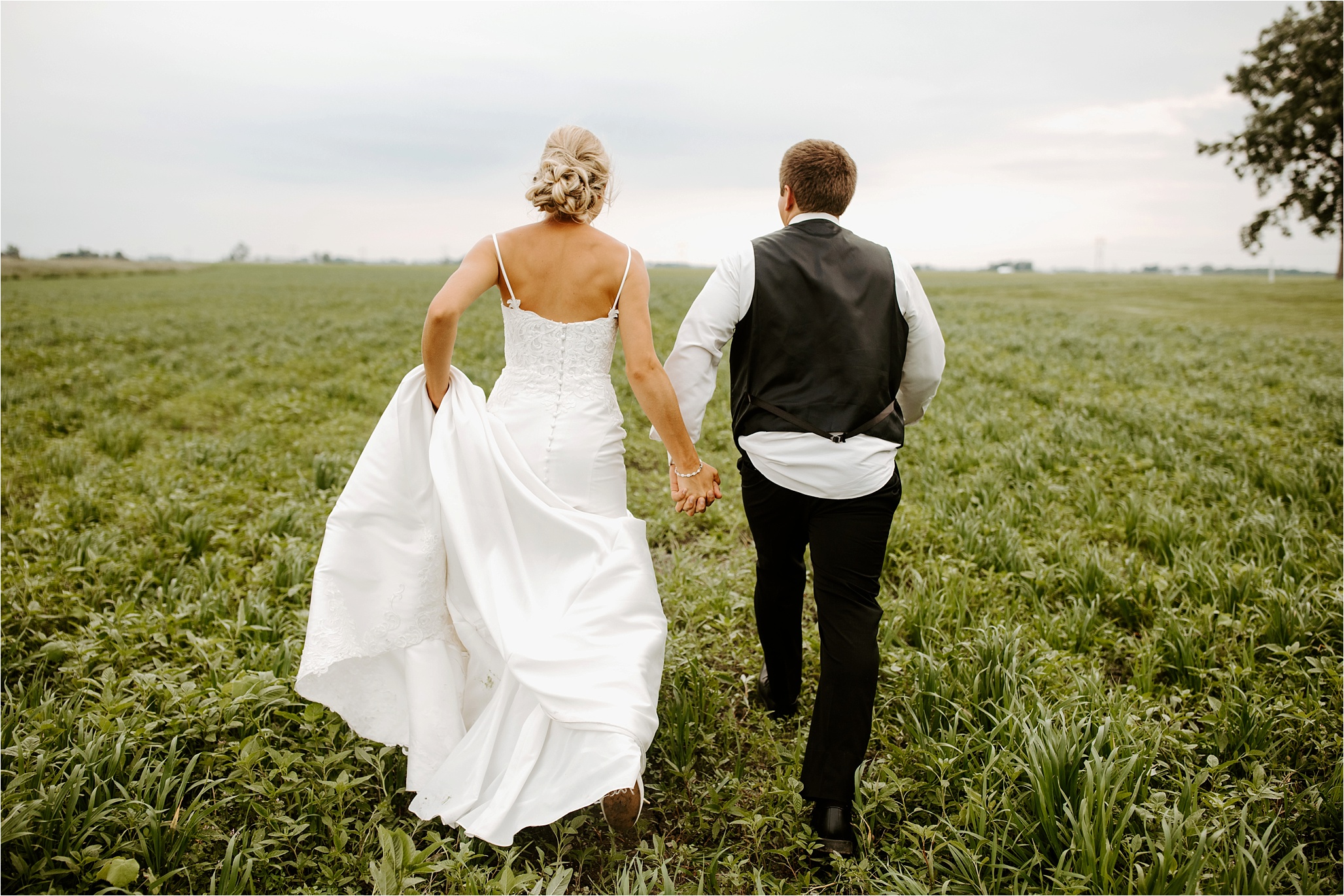 Summer Wedding Day at Millers Farm Barn in Central Illinois. Krystal Richmond Photography