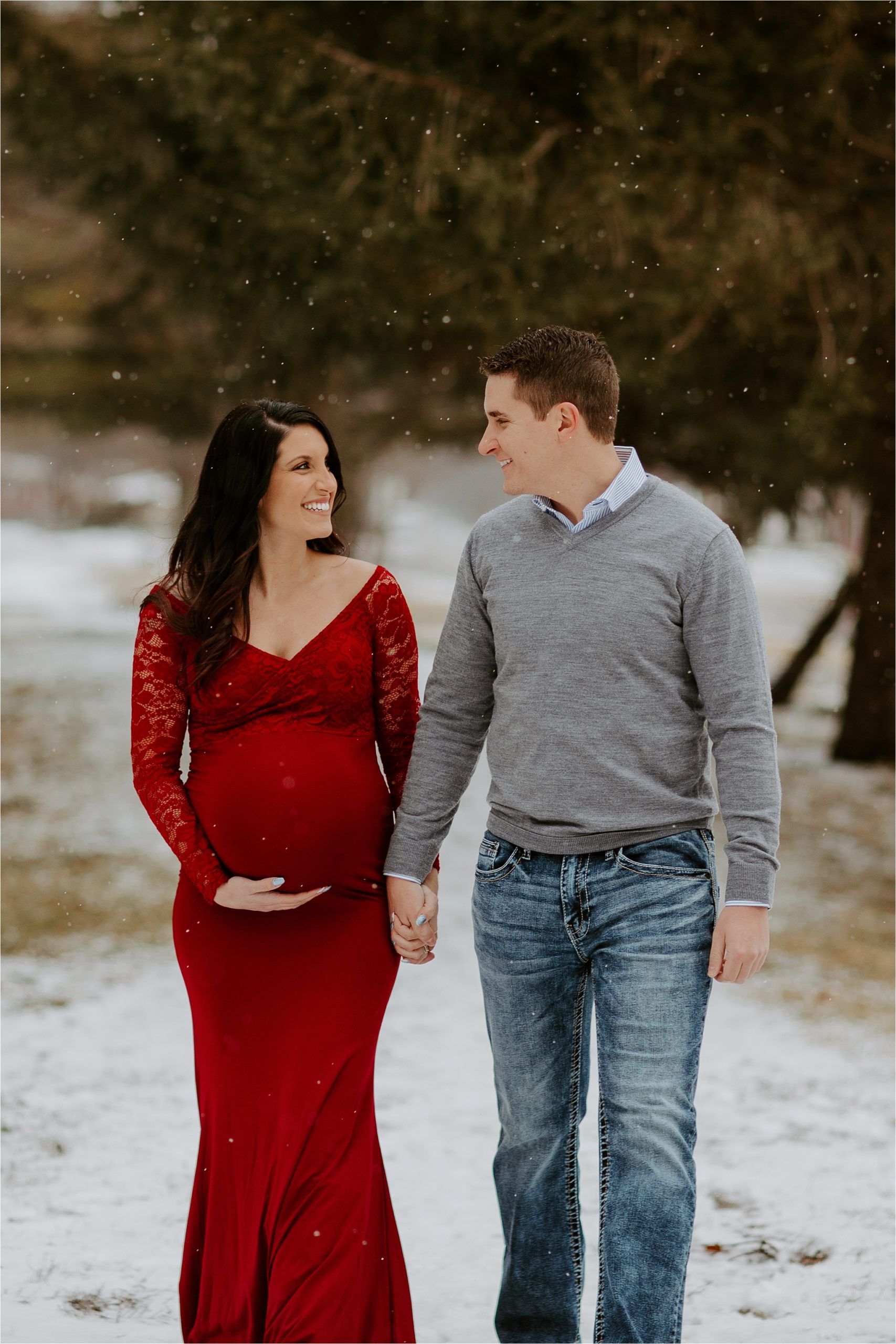 Pregnancy photoshoot in winter — Latest photography sessions